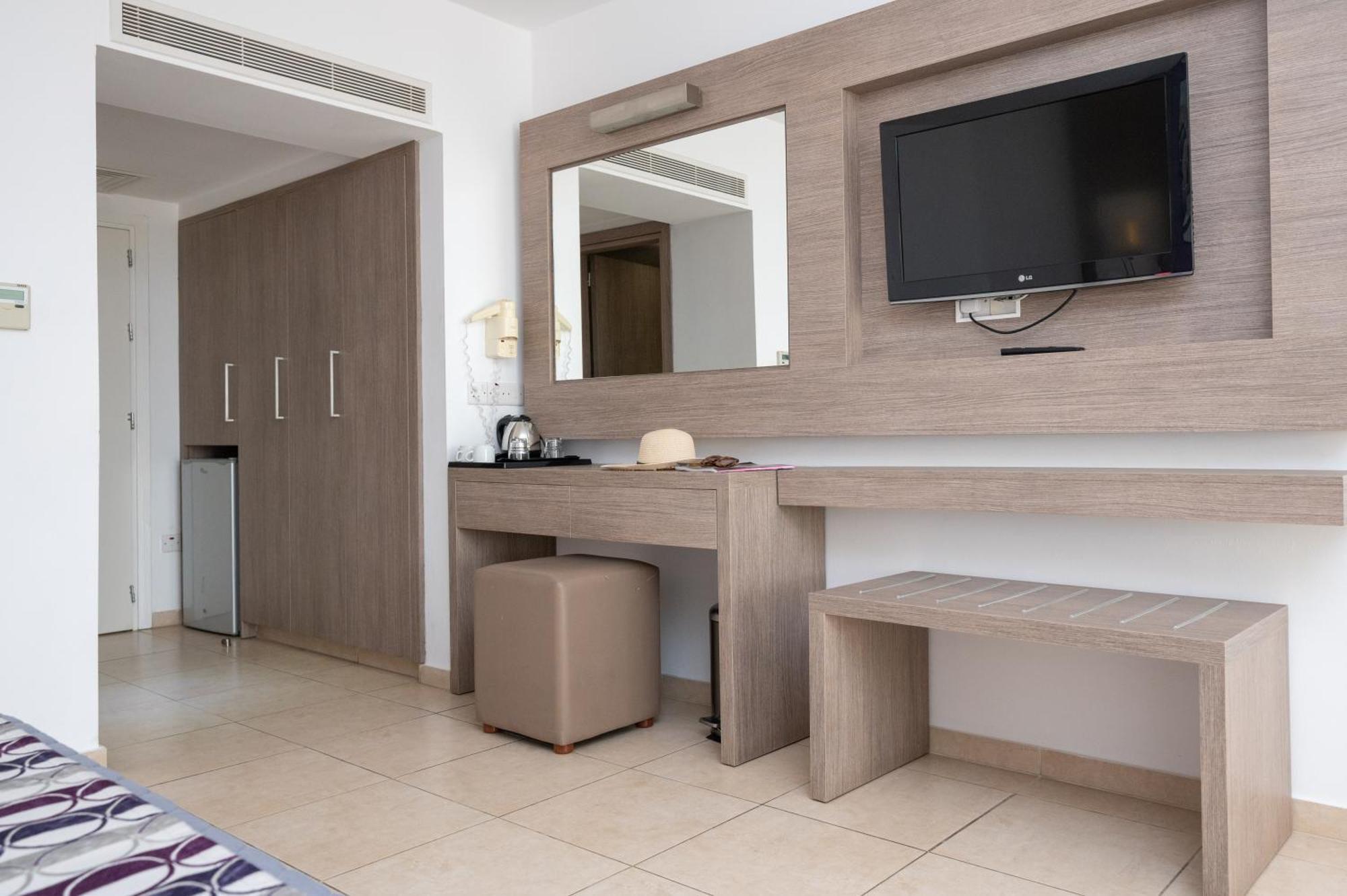 New Famagusta Hotel & Suites Ayia Napa Exterior foto
