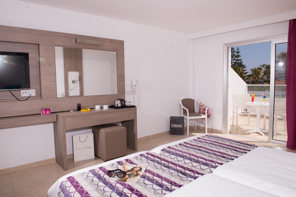 New Famagusta Hotel & Suites Ayia Napa Habitación foto